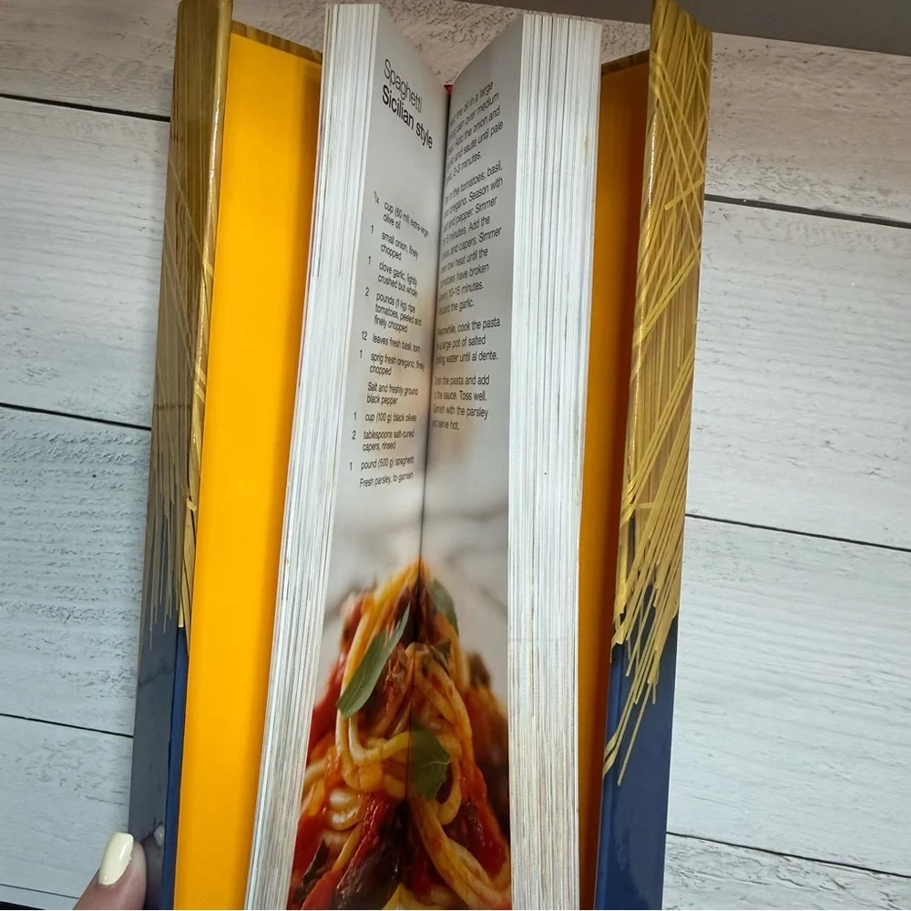 Spaghetti Cookbook‎ Mondadori 130 Recipes Tall Hardcover